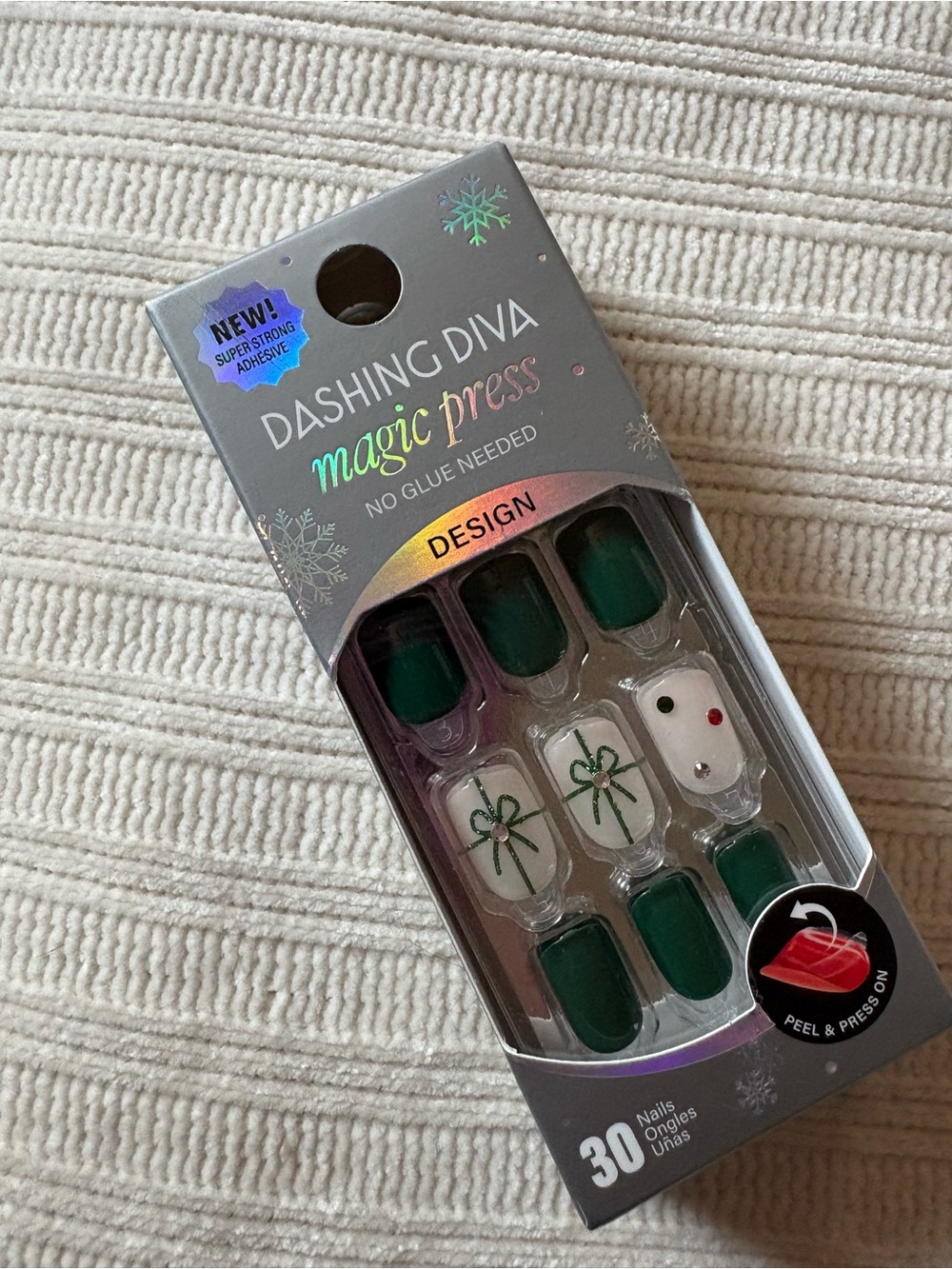 Dashing Diva Magic Press Green Holiday Bow Press-On Nails